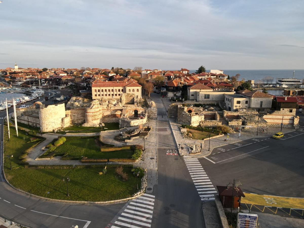 Family Hotel Lebed Nesebar Exteriör bild