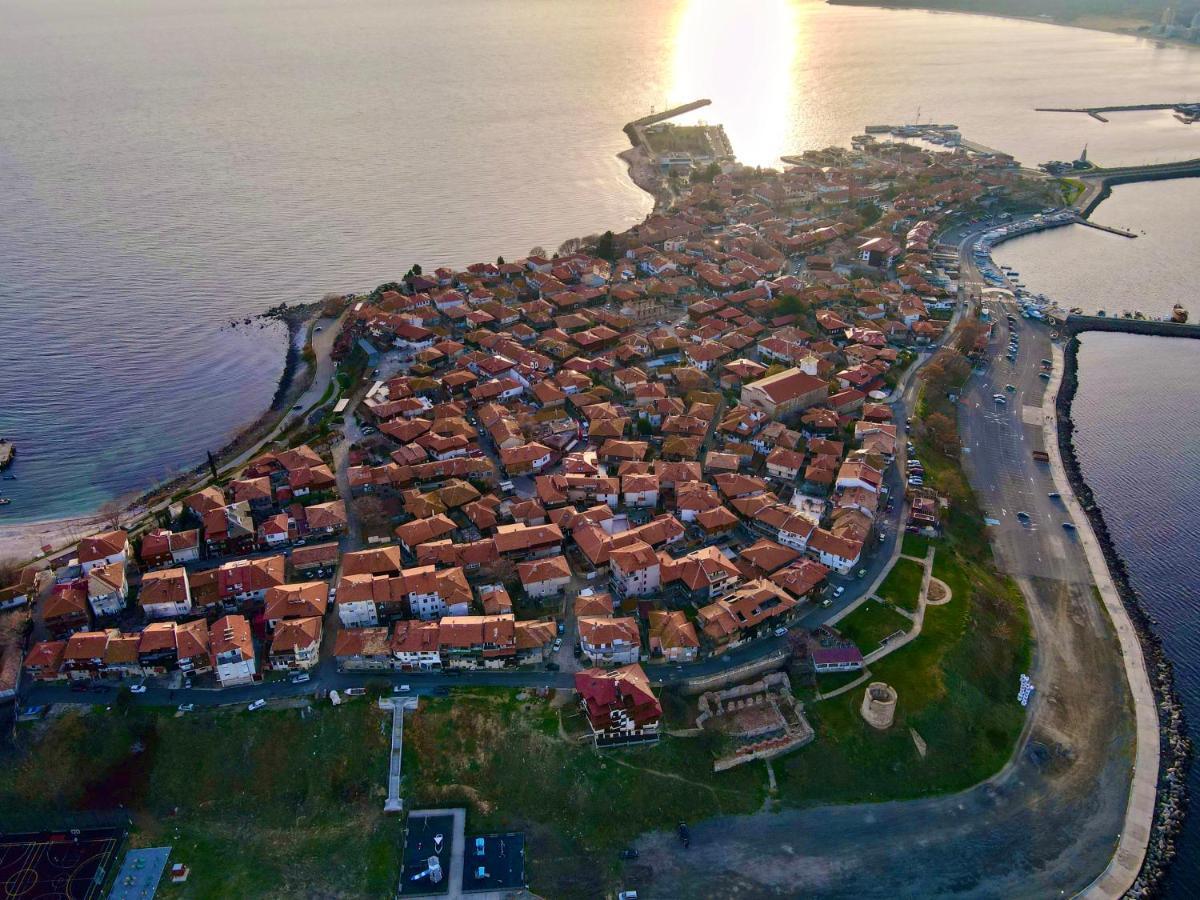 Family Hotel Lebed Nesebar Exteriör bild