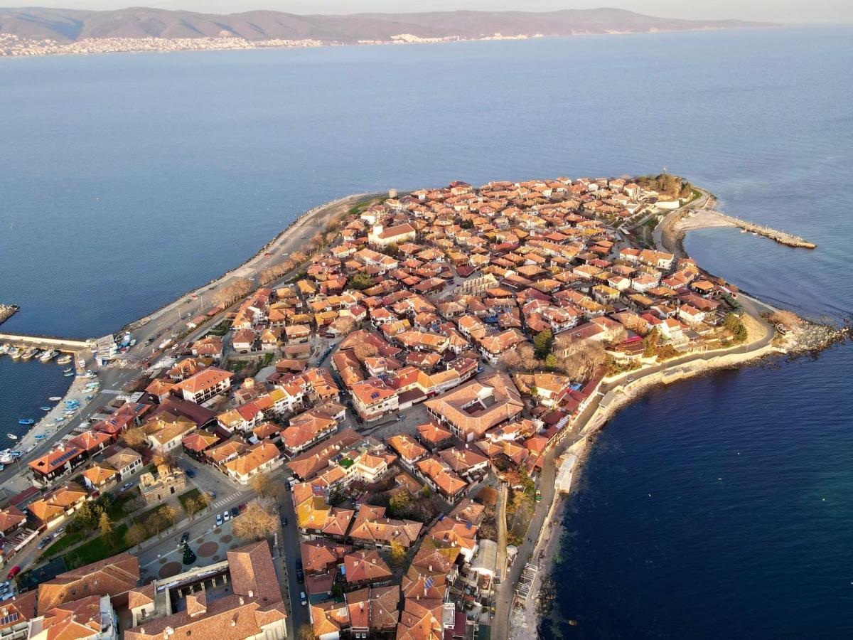 Family Hotel Lebed Nesebar Exteriör bild