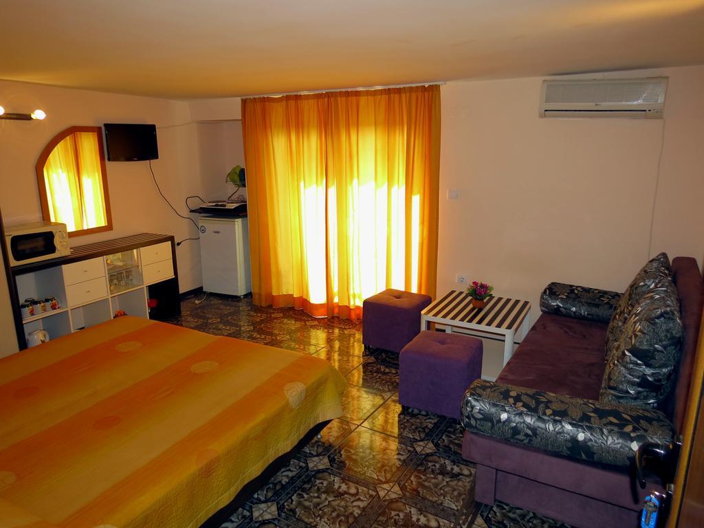 Family Hotel Lebed Nesebar Exteriör bild